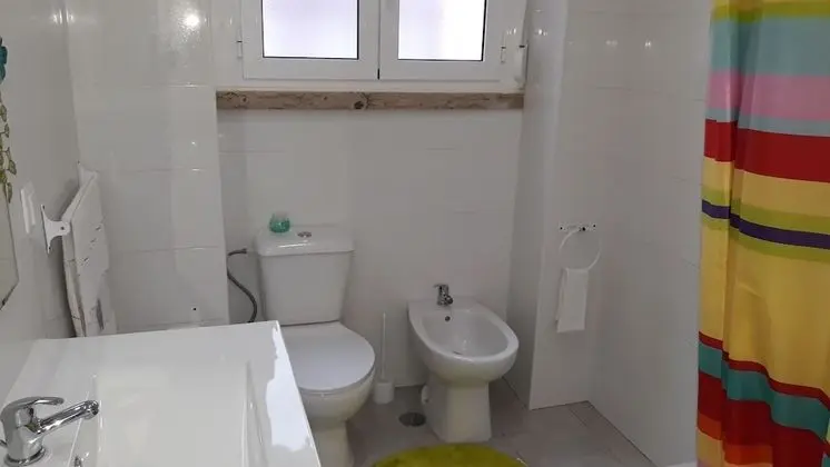 Tek Kişilik Oda, Ortak Banyo (Vermelho)
