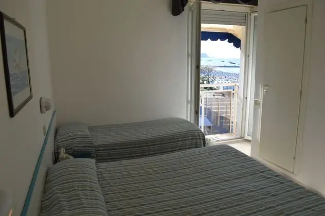 Üç Kişilik Oda