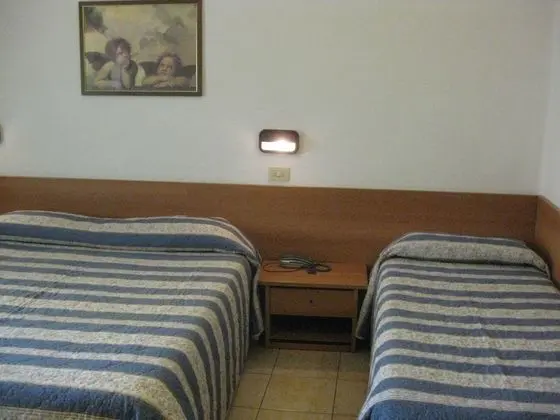 Üç Kişilik Oda