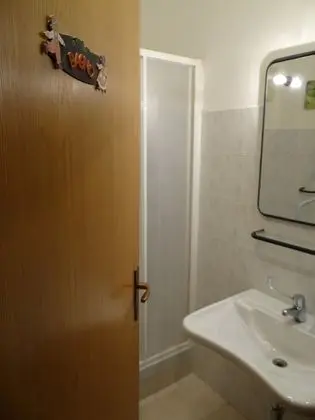 Basic Tek Kişilik Oda, Ortak Banyo (Single bed)