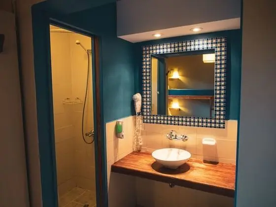 Ortak Ranzalı Oda, Karma Ranzalı Oda, Ortak Banyo (4 pax)