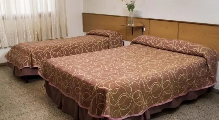 Üç Kişilik Oda
