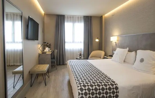 Premium Tek Büyük Yataklı Oda