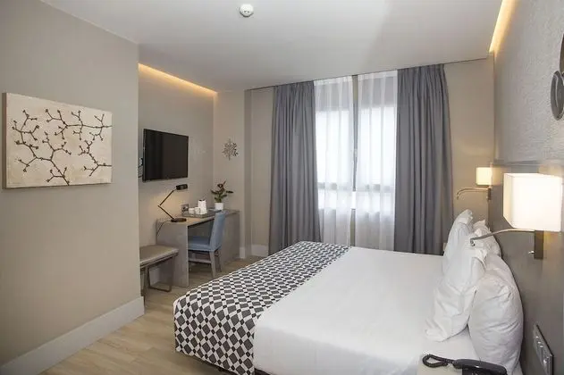 Premium Tek Büyük Yataklı Oda
