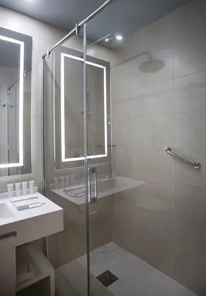 Premium Tek Büyük Yataklı Oda