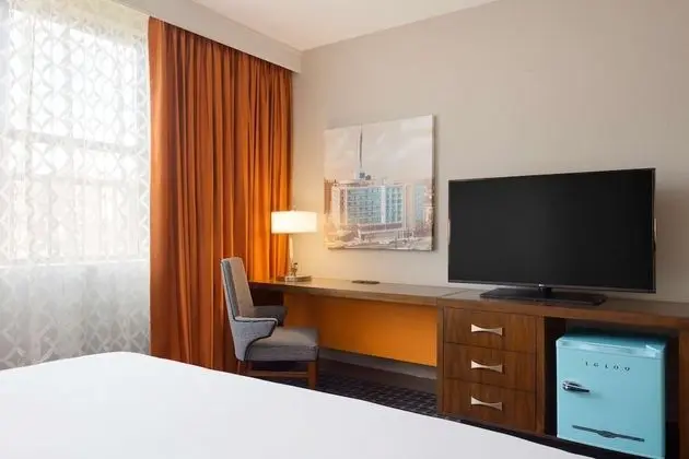 Oda, 1 En Büyük (King) Boy Yatak, Engellilere Uygun, Küvet (Mobility/Hearing)