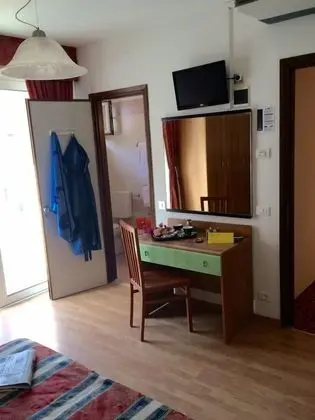 Üç Kişilik Oda