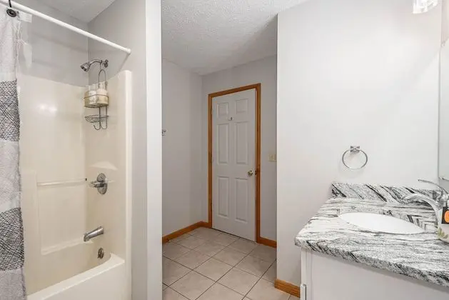 Ev, Birden Çok Yatak, Sıcak Su Havuzu