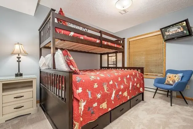 Ev, Birden Çok Yatak, Sıcak Su Havuzu