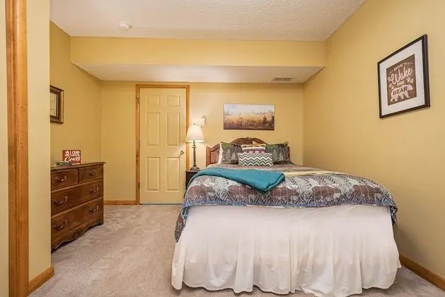 Ev, Birden Çok Yatak, Sıcak Su Havuzu