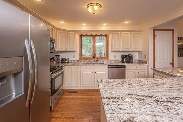 Ev, Birden Çok Yatak, Sıcak Su Havuzu