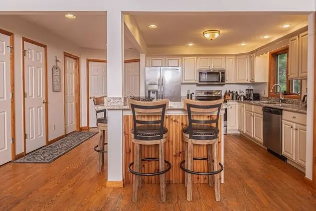 Ev, Birden Çok Yatak, Sıcak Su Havuzu