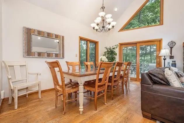 Ev, Birden Çok Yatak, Sıcak Su Havuzu