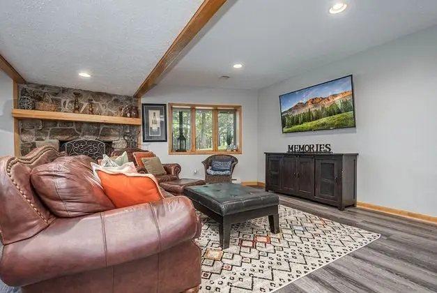 Ev, Birden Çok Yatak, Sıcak Su Havuzu