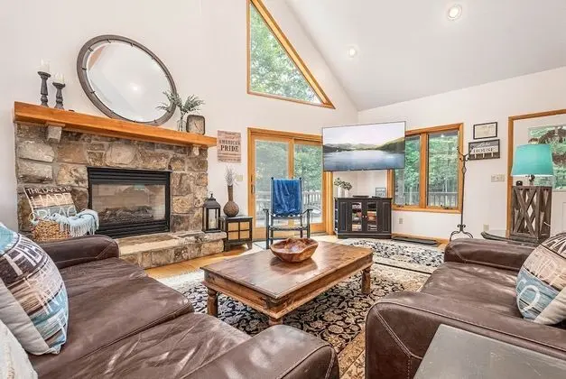 Ev, Birden Çok Yatak, Sıcak Su Havuzu