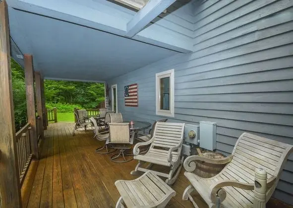 Ev, Birden Çok Yatak, Sıcak Su Havuzu