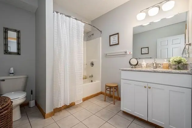 Ev, Birden Çok Yatak, Sıcak Su Havuzu