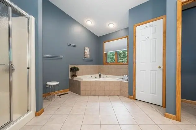 Ev, Birden Çok Yatak, Sıcak Su Havuzu