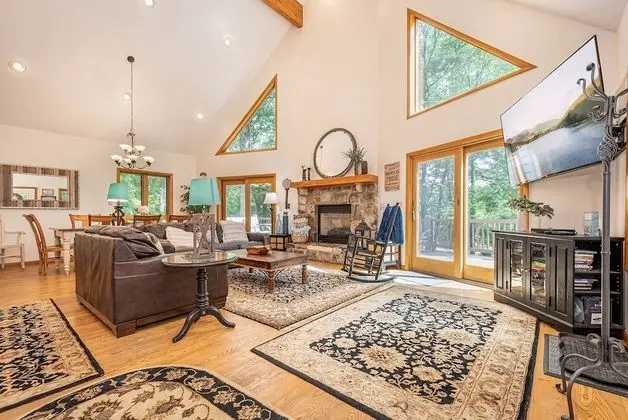 Ev, Birden Çok Yatak, Sıcak Su Havuzu