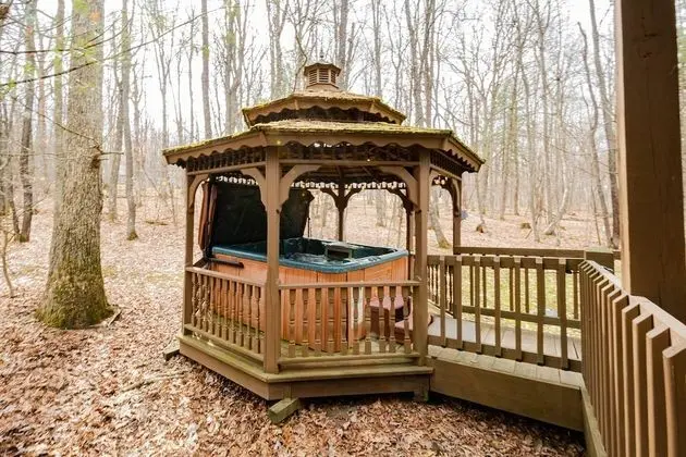 Ev, Birden Çok Yatak, Sıcak Su Havuzu