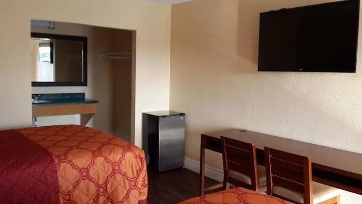 1 King Bed