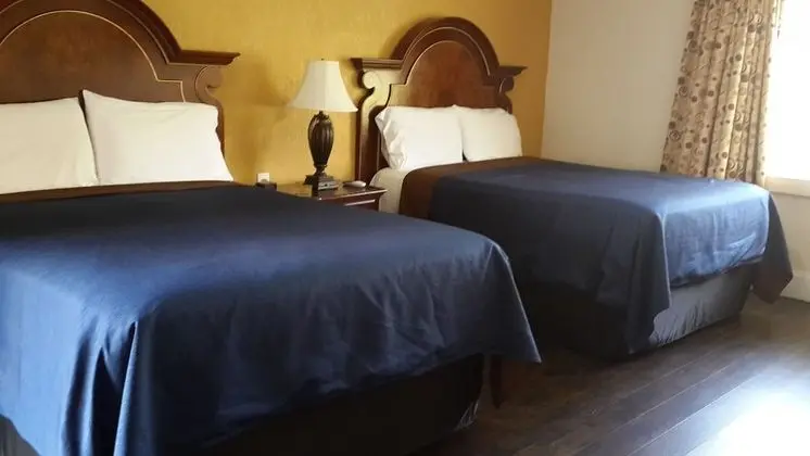 2 Queen Beds