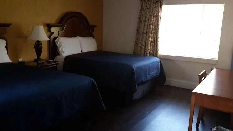 2 Queen Beds
