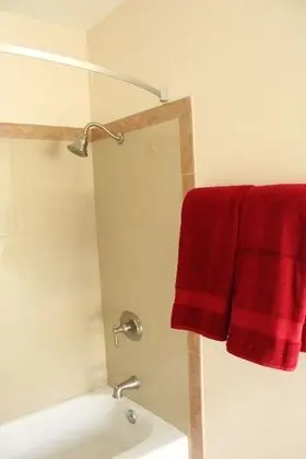 Standard Oda, 1 Büyük (Queen) Boy Yatak (Newly remodeled bathrooms)