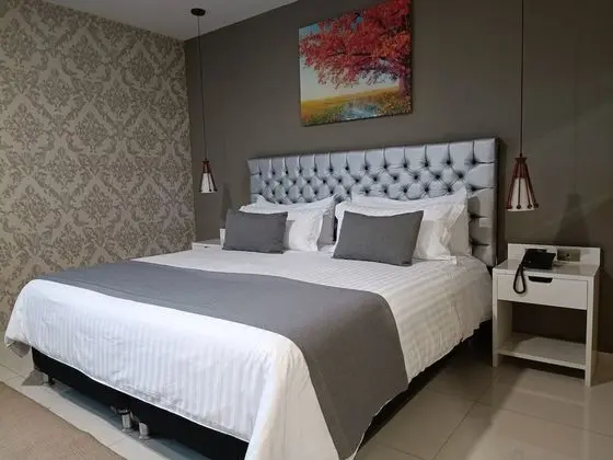 Business Tek Büyük Yataklı Oda