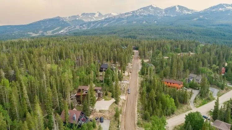 Ev