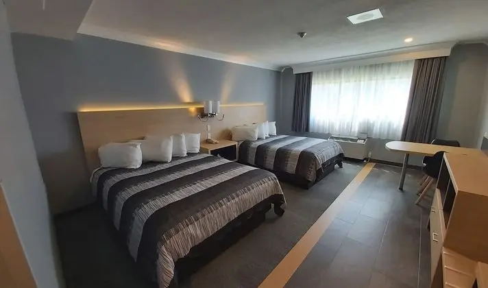 Deluxe Room, 2 Queen Beds, Non Smoking, Includes Waterpark Passes for Four Guests