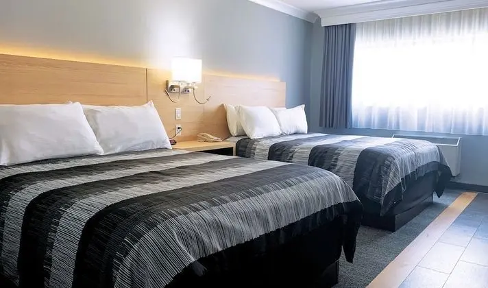 Deluxe Room, 2 Queen Beds, Non Smoking, Includes Waterpark Passes for Four Guests