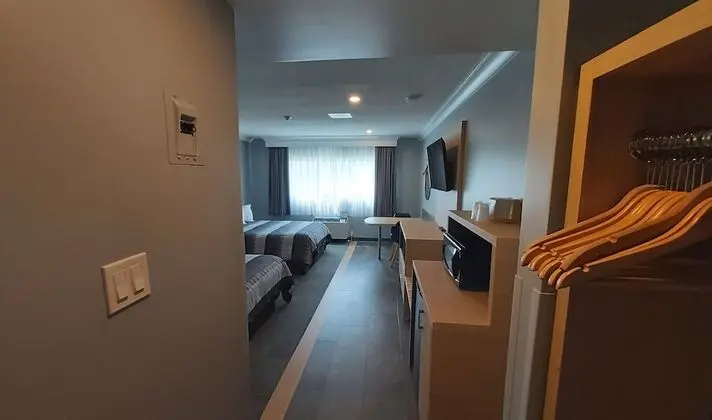 Deluxe Room, 2 Queen Beds, Non Smoking, Includes Waterpark Passes for Four Guests