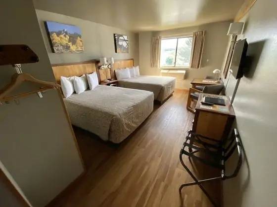 Basic Oda, 2 Büyük (Queen) Boy Yatak