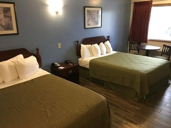Süit, Sigara İçilmez (1 King and 2 Queen beds)