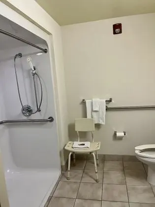 Oda, 1 En Büyük (King) Boy Yatak, Engellilere Uygun, Sigara İçilmez (Mobility Roll-In Shower)