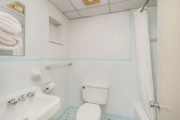 Kitchenette With Cook-Top, Double Room, 2 Queen Beds, Smoking, Kitchen