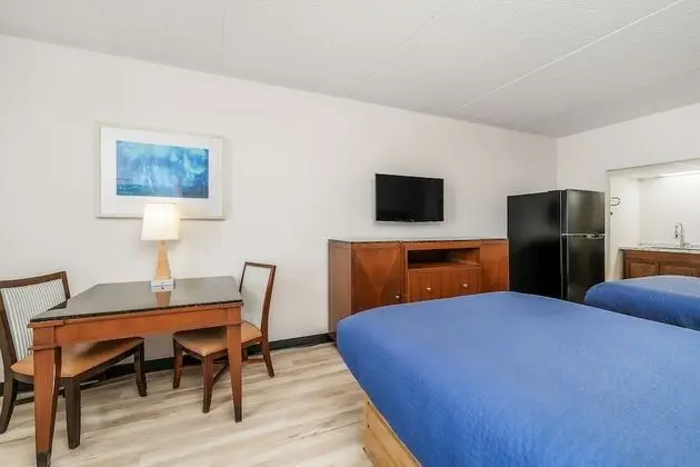 Kitchenette With Cook-Top, Double Room, 2 Queen Beds, Smoking, Kitchen