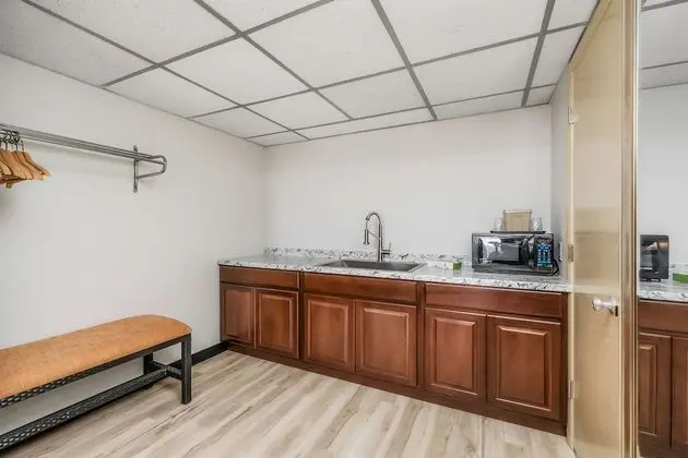 Kitchenette With Cook-Top, Double Room, 2 Queen Beds, Smoking, Kitchen