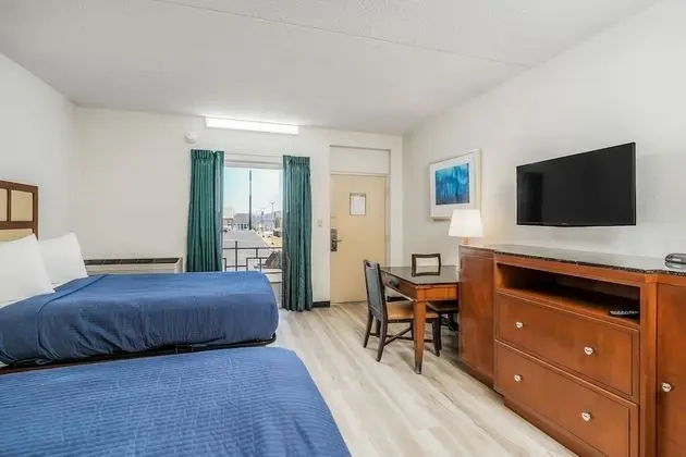 Kitchenette With Cook-Top, Double Room, 2 Queen Beds, Smoking, Kitchen