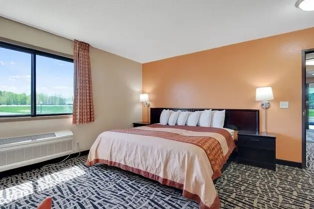 Süit, 1 En Büyük (King) Boy Yatak, Sigara İçilmez, Sıcak Su Küveti