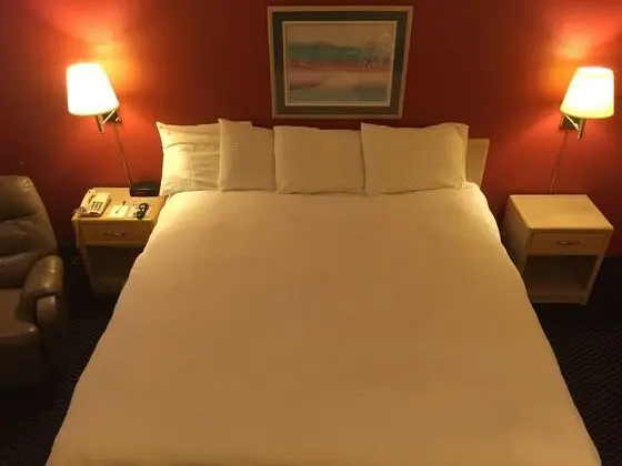 Oda, 1 Büyük (Queen) Boy Yatak, Engellilere Uygun, Sigara İçilmez