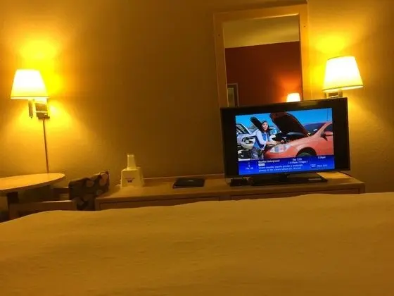 Oda, 1 Büyük (Queen) Boy Yatak, Engellilere Uygun, Sigara İçilmez