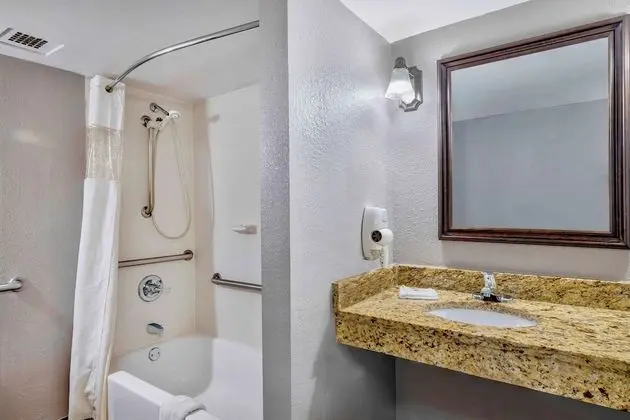 Engellilere uygun banyo
