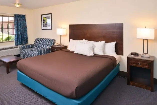 Oda, 1 En Büyük (King) Boy Yatak, Engellilere Uygun, Sigara İçilmez