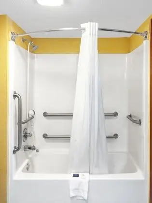 Oda, 1 En Büyük (King) Boy Yatak, Engellilere Uygun, Sigara İçilmez