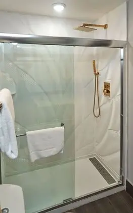 Basic Tek Büyük Yataklı Oda