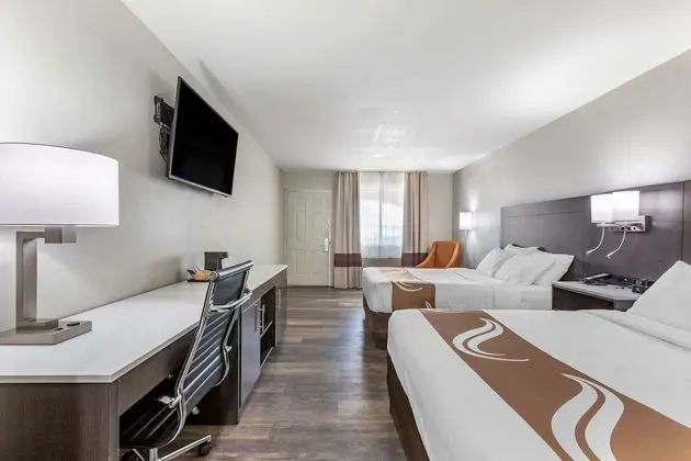 Oda, 2 Büyük (Queen) Boy Yatak, Engellilere Uygun, Sigara İçilmez (Roll-In Shower)