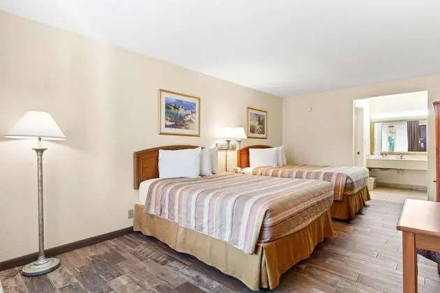 Oda, 2 Büyük (Queen) Boy Yatak, Sigara İçilmez (max occupancy 4)