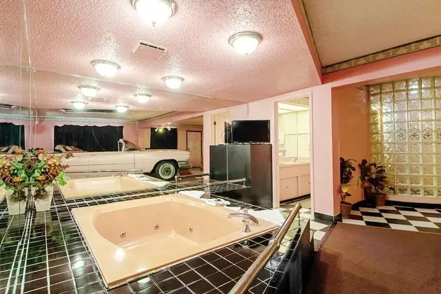 Romantic Süit, 1 En Büyük (King) Boy Yatak, Sigara İçilmez, Sıcak Su Küveti